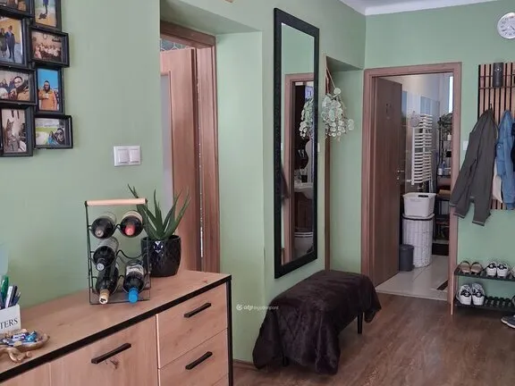 Eladó lakás Komló 70 nm