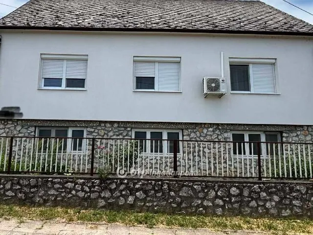 Eladó ház Dunaszekcső 125 nm