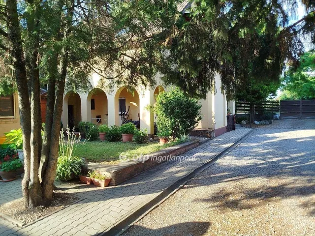 Eladó ház Pécs 235 nm