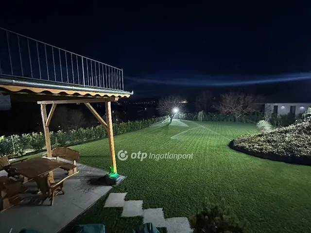 Eladó ház Keszü 220 nm