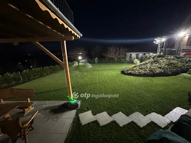Eladó ház Keszü 220 nm