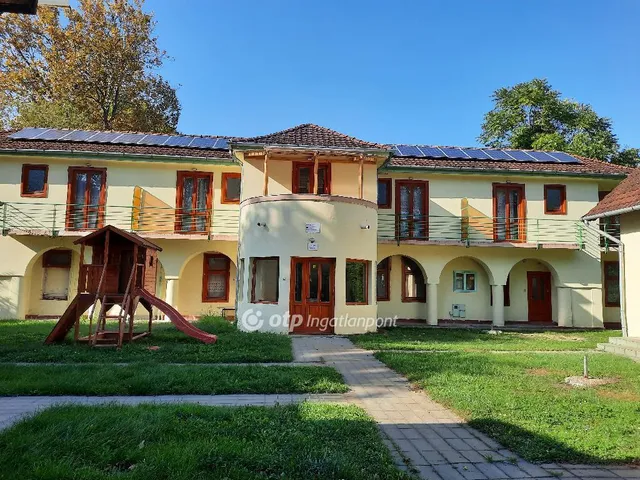 Eladó kereskedelmi és ipari ingatlan Siófok 1100 nm