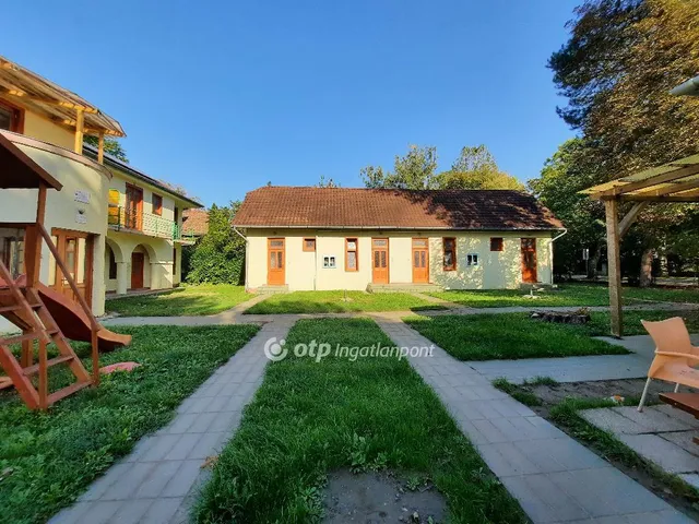 Eladó kereskedelmi és ipari ingatlan Siófok 1100 nm