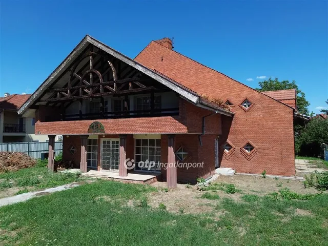 Eladó kereskedelmi és ipari ingatlan Harkány 277 nm