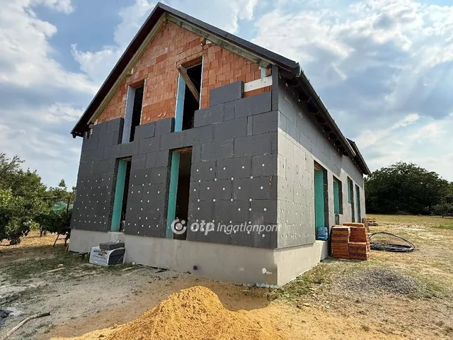 Eladó lakás Kozármisleny 106 nm