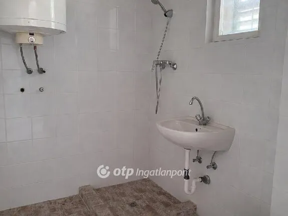 Eladó telek Balatonakarattya 504 nm