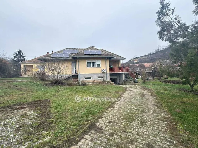 Eladó ház Paks 140 nm