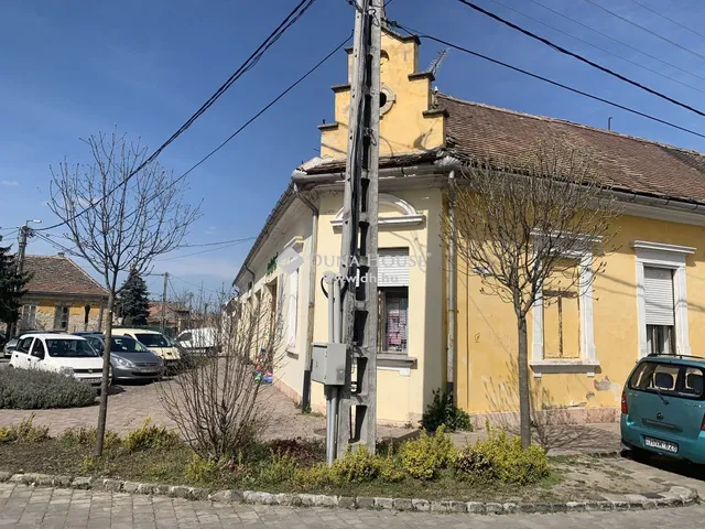 Eladó kereskedelmi és ipari ingatlan Tata 328 nm