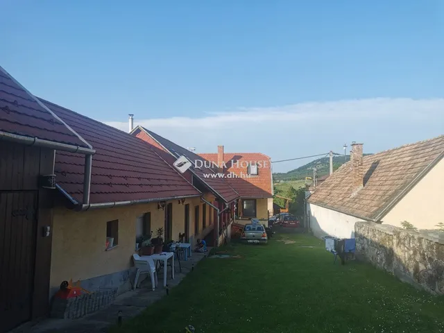 Eladó ház Dunaszentmiklós 193 nm