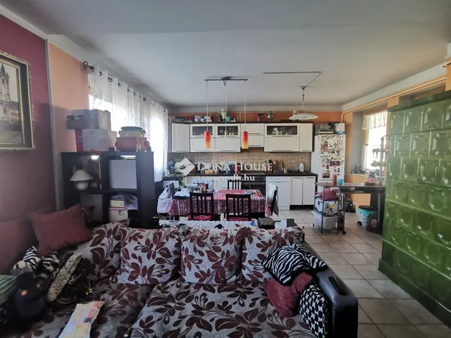 Eladó ház Dunaszentmiklós 193 nm