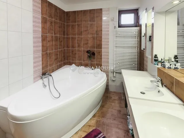 Eladó ház Kecskéd 421 nm