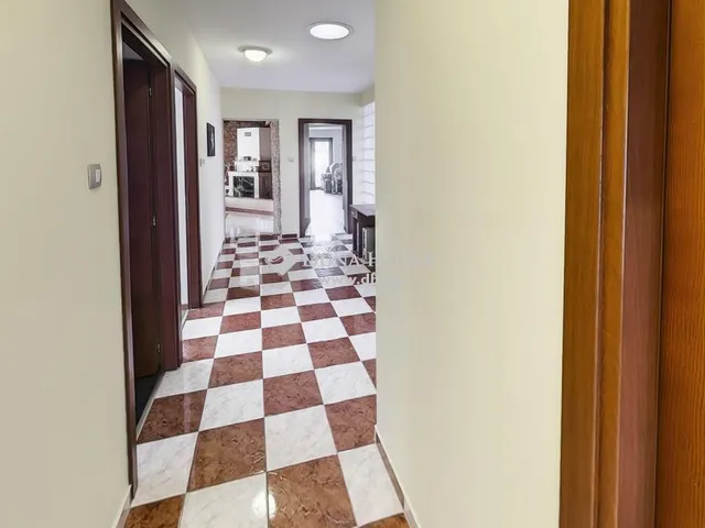 Eladó ház Kecskéd 421 nm