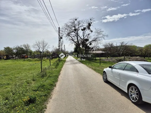 Eladó telek Környe 1690 nm