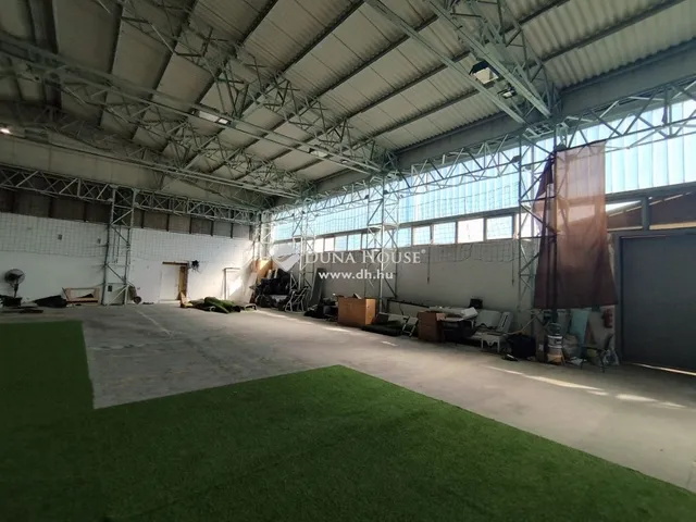 Kiadó kereskedelmi és ipari ingatlan Tatabánya, Bánhida 980 nm