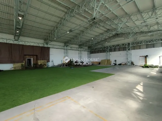 Kiadó kereskedelmi és ipari ingatlan Tatabánya, Bánhida 980 nm