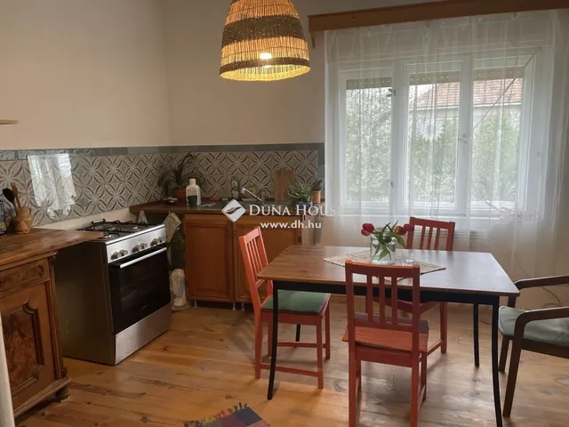 Eladó ház Úny 82 nm
