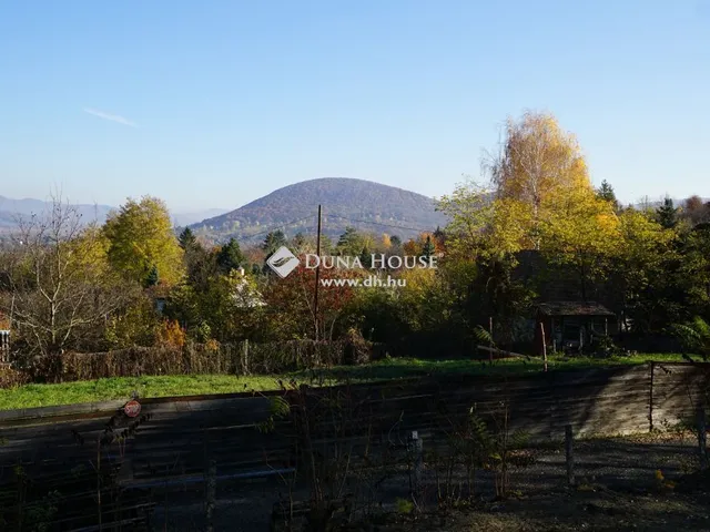 Eladó telek Esztergom 2930 nm