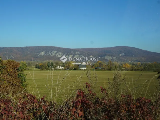 Eladó telek Esztergom 2930 nm
