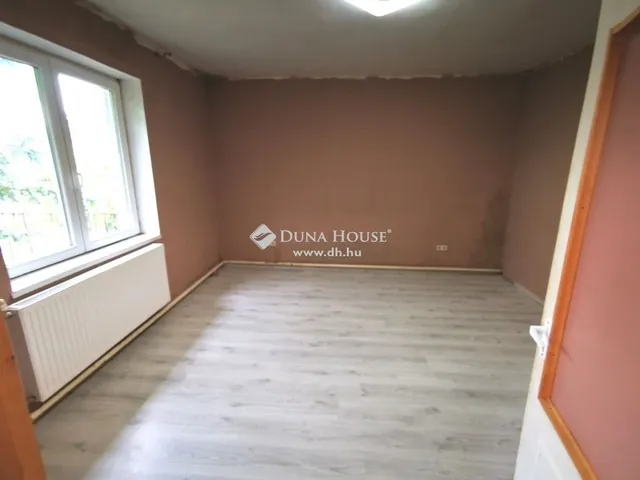 Eladó ház Sárisáp 130 nm