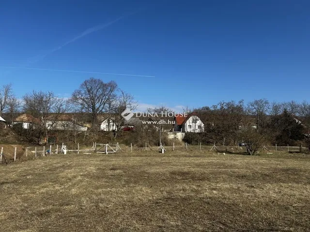 Eladó telek Piliscsév 672 nm