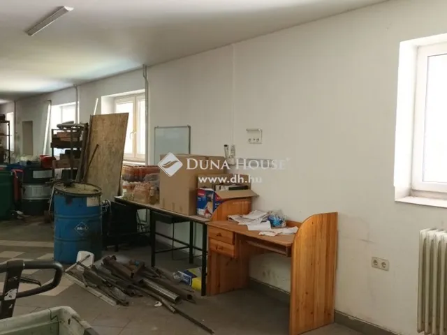 Eladó kereskedelmi és ipari ingatlan Csolnok 700 nm