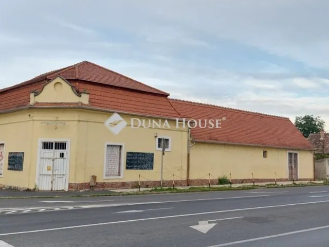 Eladó ház Tata 261 nm