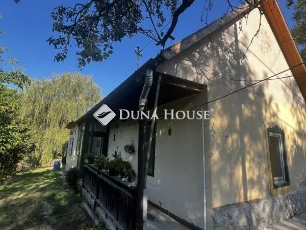 Eladó ház Úny 70 nm