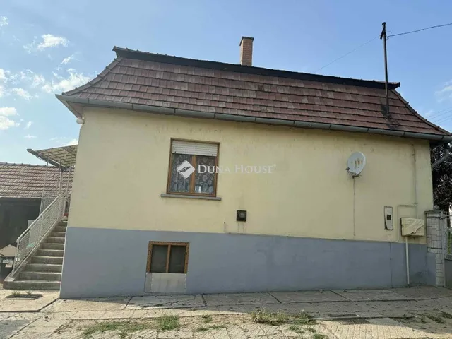 Eladó ház Sárisáp 70 nm