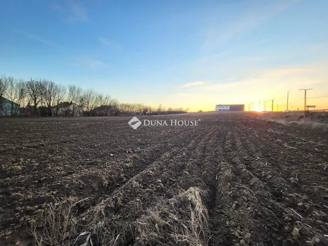 Eladó kereskedelmi és ipari ingatlan Tatabánya 6017 nm