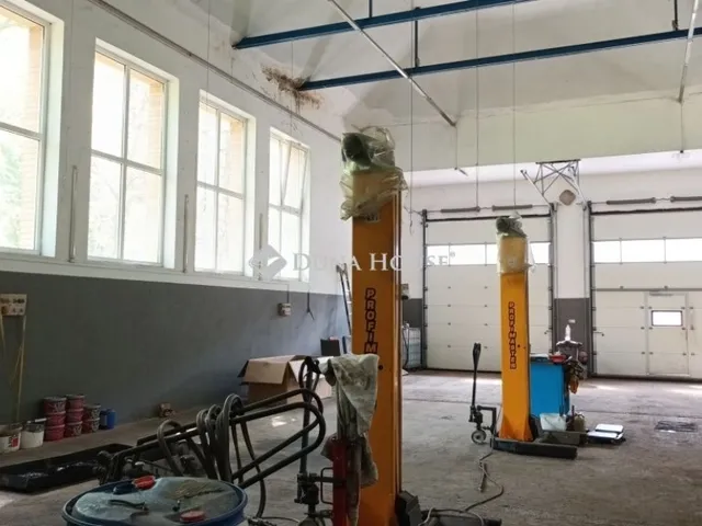 Eladó kereskedelmi és ipari ingatlan Csolnok 900 nm