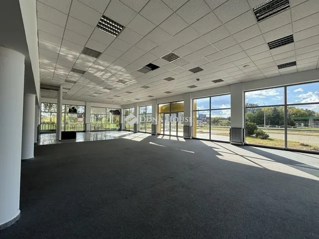 Eladó kereskedelmi és ipari ingatlan Esztergom 1400 nm