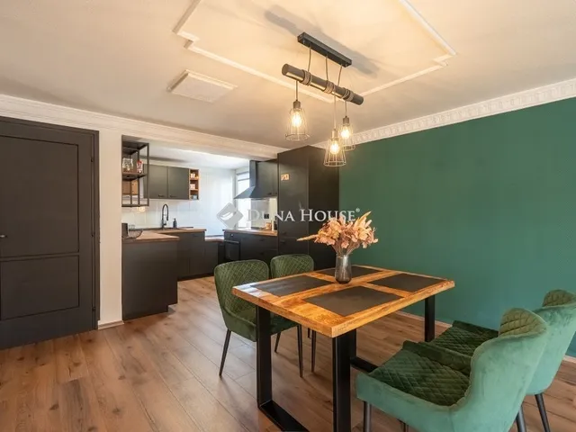 Eladó ház Vértessomló 424 nm