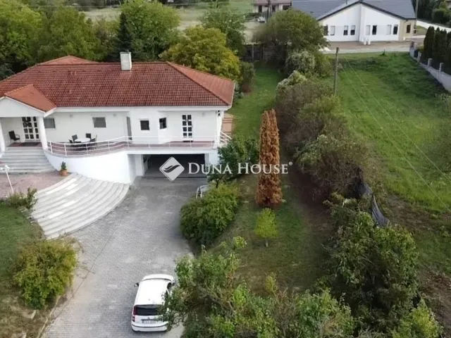 Eladó ház Esztergom 260 nm
