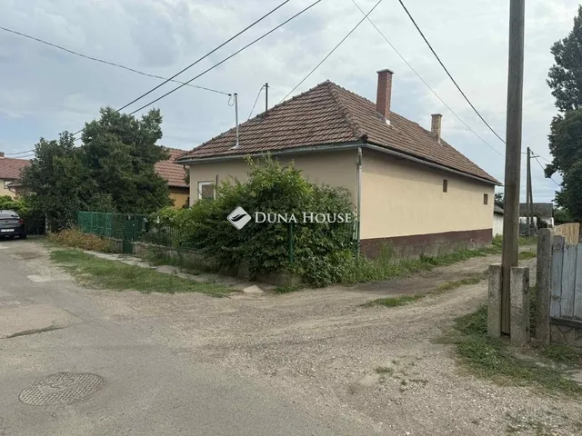 Eladó ház Szentlőrinckáta 75 nm