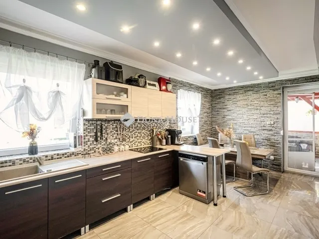 Eladó ház Tokod 360 nm