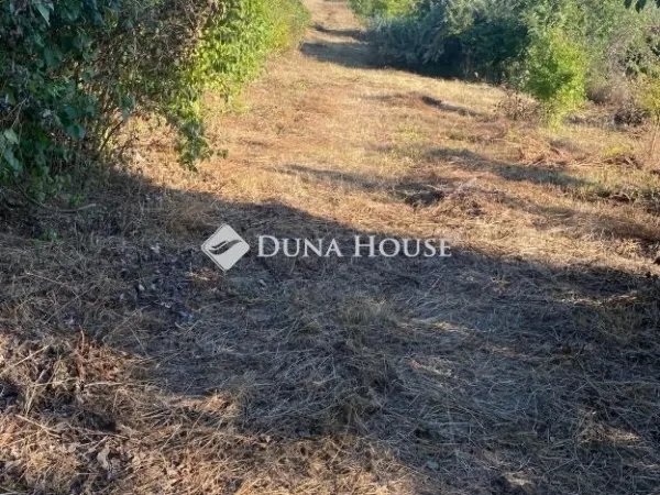 Eladó telek Esztergom 2625 nm