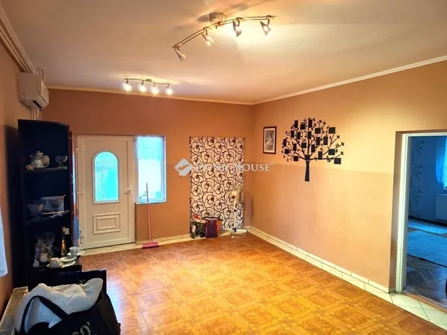 Eladó ház Ászár 196 nm