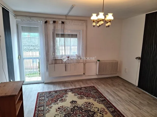 Eladó ház Ászár 196 nm