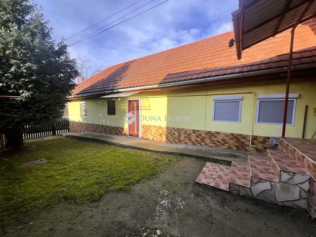 Eladó ház Piliscsév 45 nm