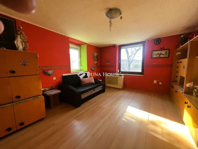 Eladó ház Piliscsév 45 nm