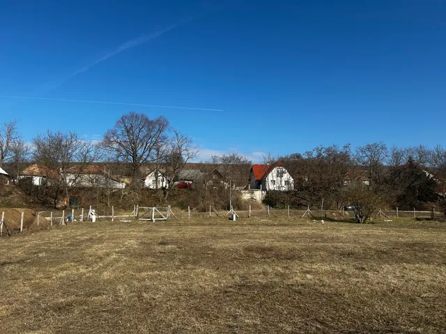 Eladó telek Piliscsév 672 nm