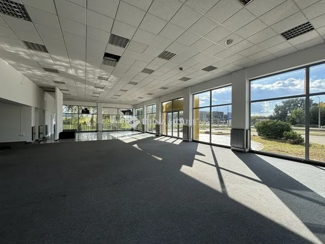 Eladó kereskedelmi és ipari ingatlan Esztergom 1400 nm