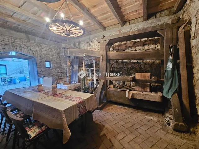 Eladó telek Nyergesújfalu 306 nm