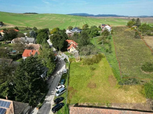 Eladó telek Gyermely 3400 nm