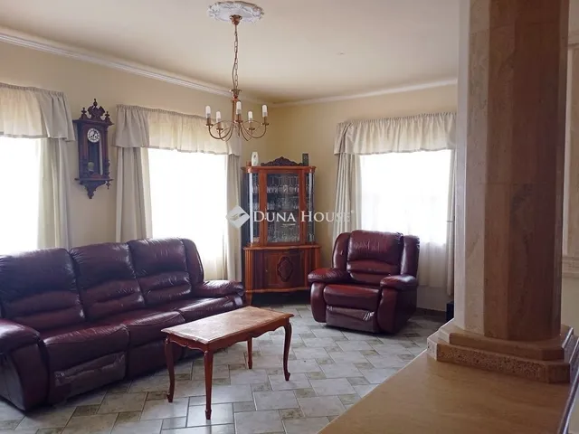 Eladó ház Bajót 200 nm