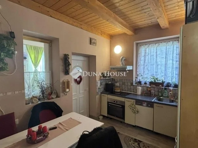 Eladó ház Kesztölc 26 nm