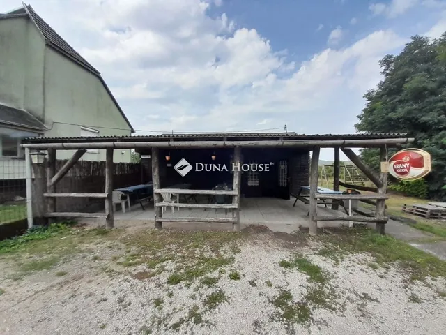 Eladó kereskedelmi és ipari ingatlan Sárisáp 86 nm