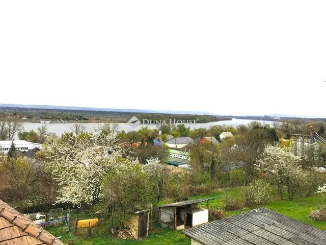 Eladó ház Lábatlan 177 nm