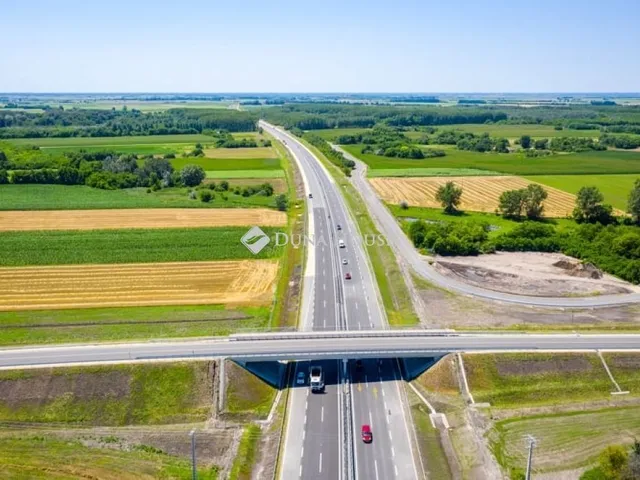 Eladó kereskedelmi és ipari ingatlan Kesztölc 30259 nm