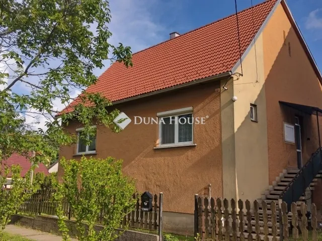 Eladó ház Csolnok 210 nm